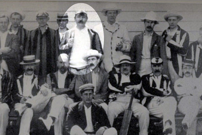 1909 PYu 5 Artur Konan Dojl v komande po kriketu