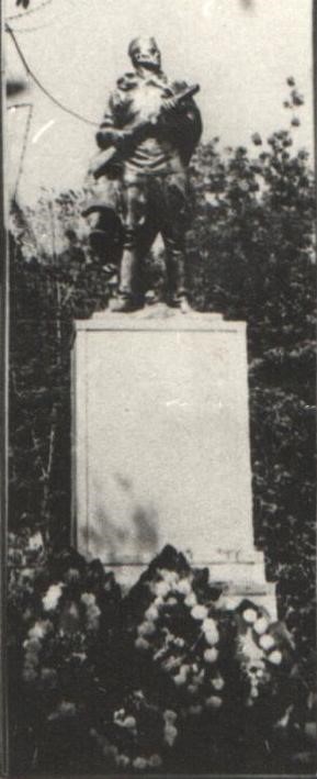 Фото 5. памятник погибшим до 1985 г. х. Хуторской. Кировское с.п. 2022