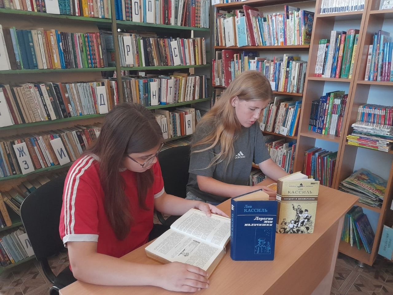 _08.08.2025_Литературная_страница_Талант__это_дар_удивлять_книгой_в_Кировском_отделе.jpeg