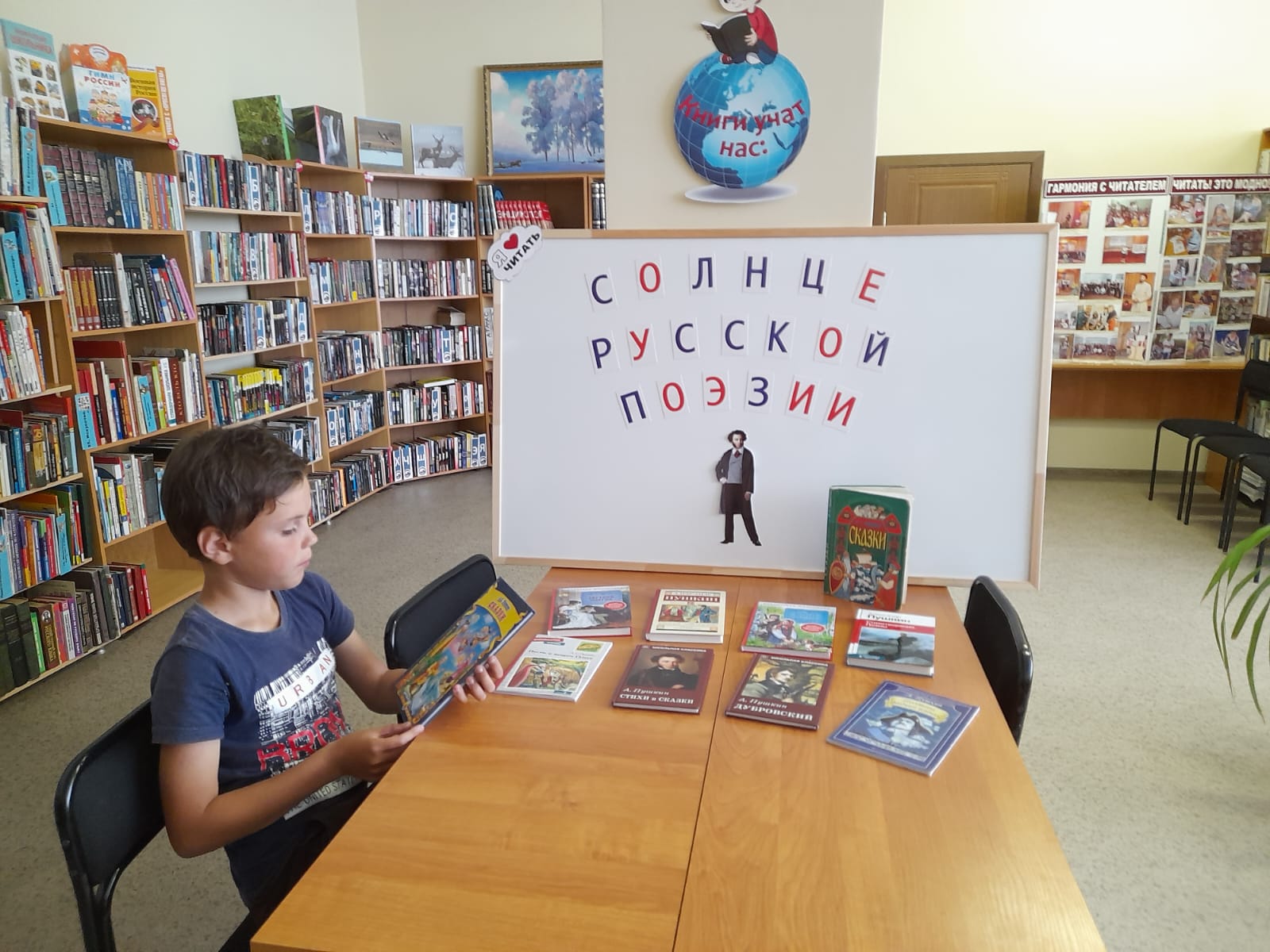 _1_02.06.2025_Выставка-портрет_Солнце_русской_поэзии_в_Зимовниковском_отделе.jpg