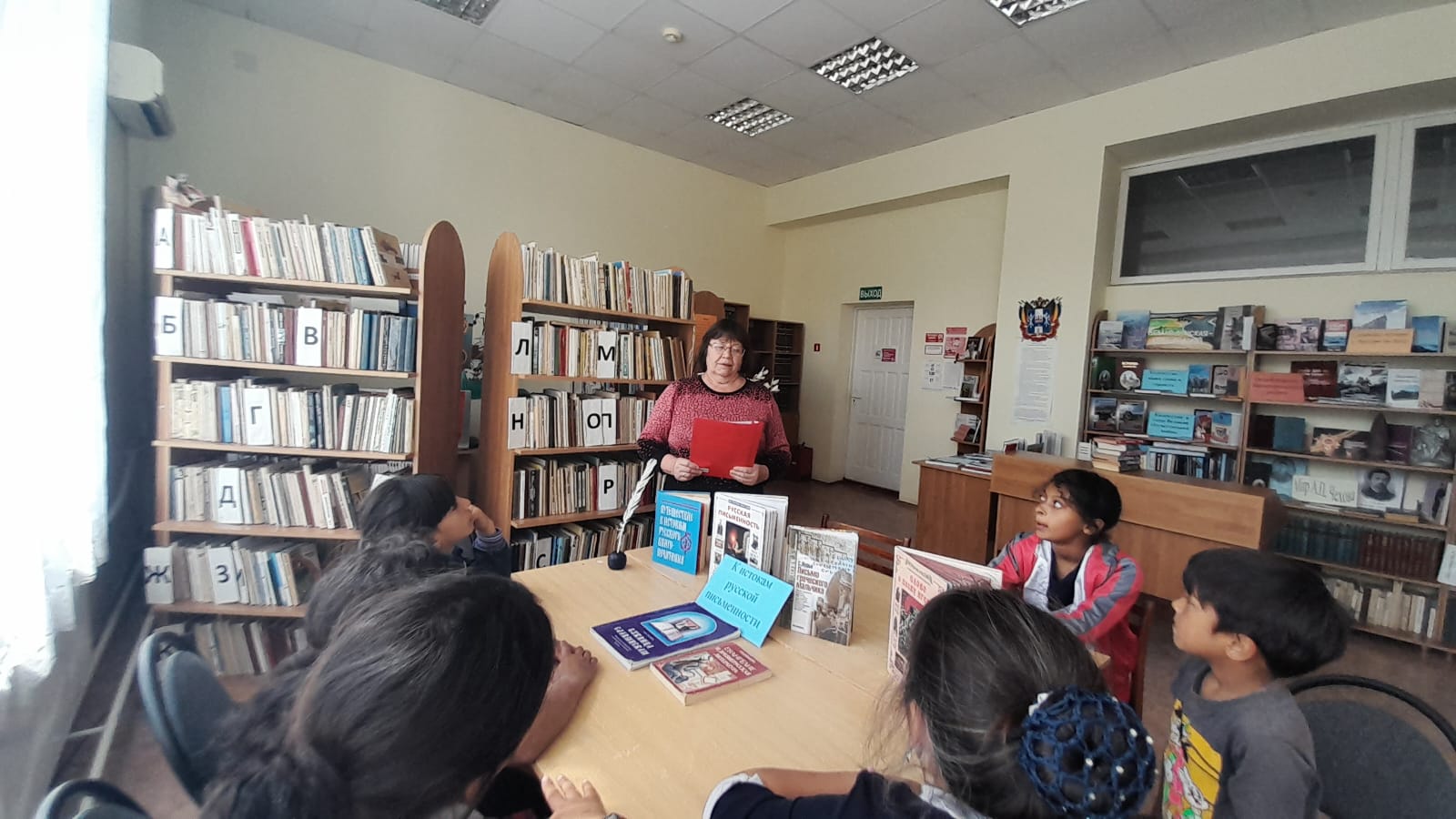 _1_19.05.2025_Познавательный_час_Свет_разумения_книжного_в_Кутейниковском_отделе.jpeg