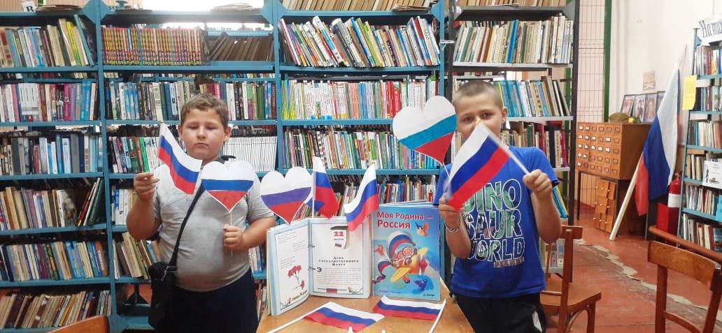 _1_22.08.2025_Мастер_-_класс_Триколор_страны_родной_в_Савоськинском_отделе.jpeg