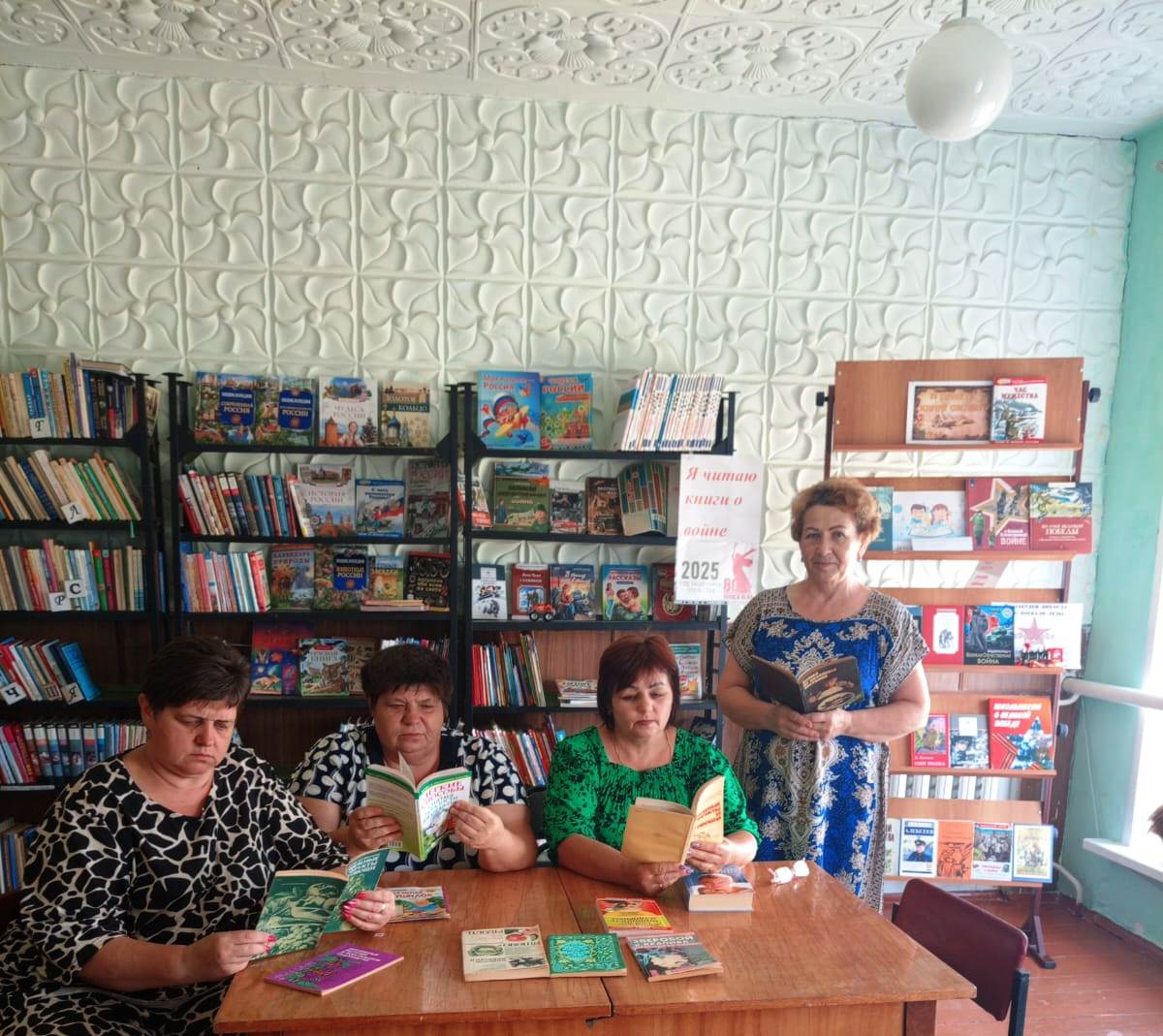 _1_25.07.2025_Обзор_книжной_выставки_Огород_и_сад_без_хлопот_и_затрат_в_Красночабанском_отделе.jpeg