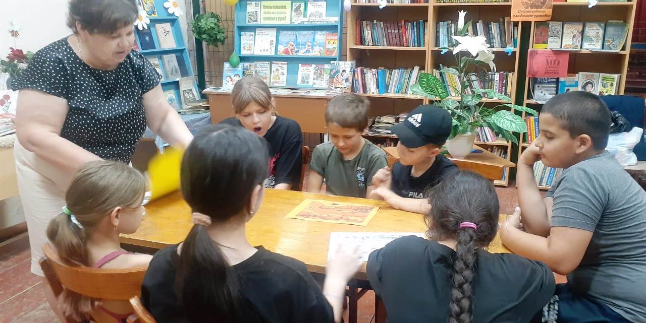 _2_05.08.2025_Игровой_час_Красный_жёлтый_зелёный_в_Савоськинском_отделе.jpeg