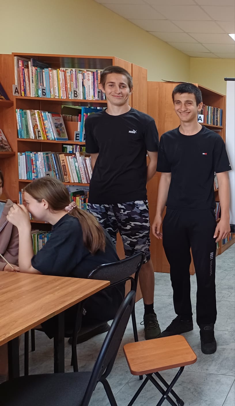 _2_08.08.2025_Библиошоу_Знания__пища_для_ума_в_Камышевском_отделе.jpeg
