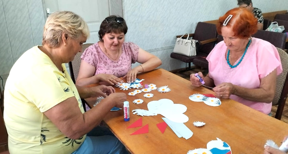 _2_22.08.2025_Познавательный_час_Под_стягом_Отчизны_КИБО.jpeg