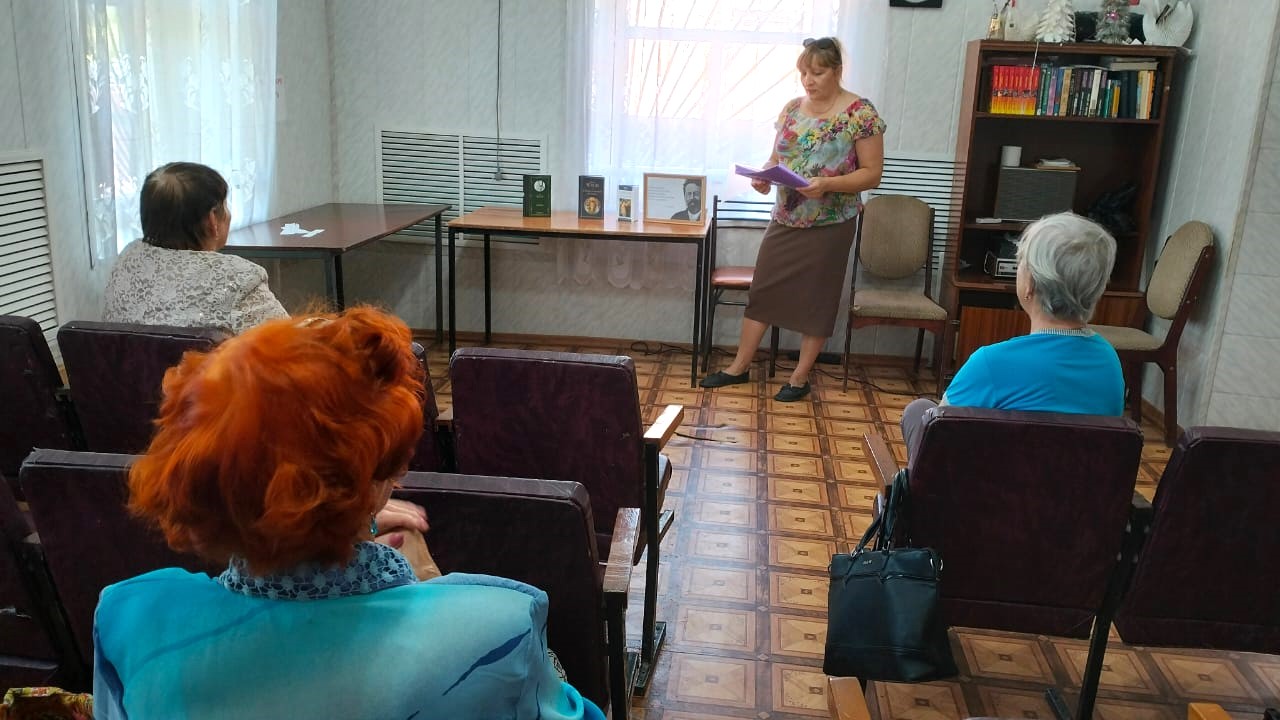_3_29.08.2025_Литературный_час_Портрет_одной_книги.jpeg