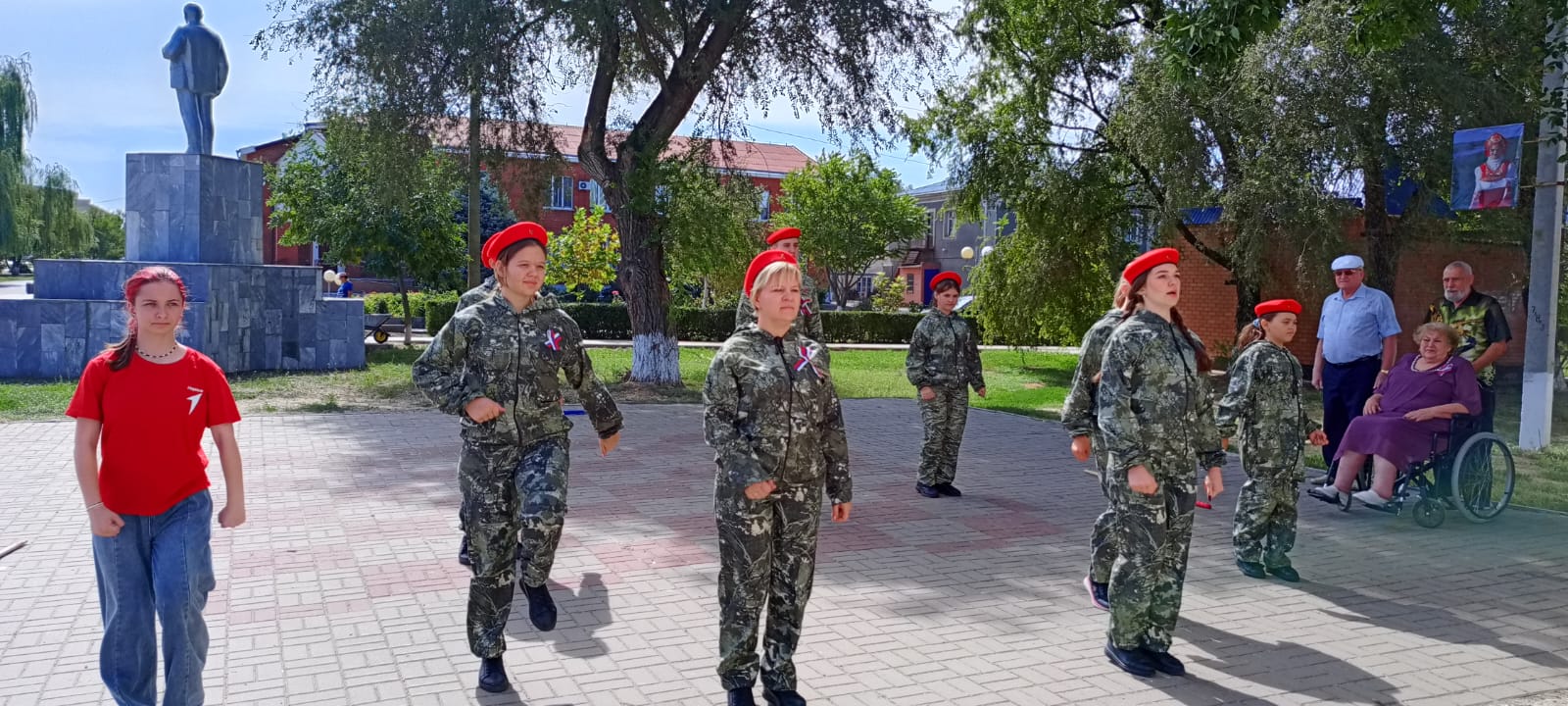Фото 3. 22.08.2024 Познавательный час Флаг державы символ России. ДБ