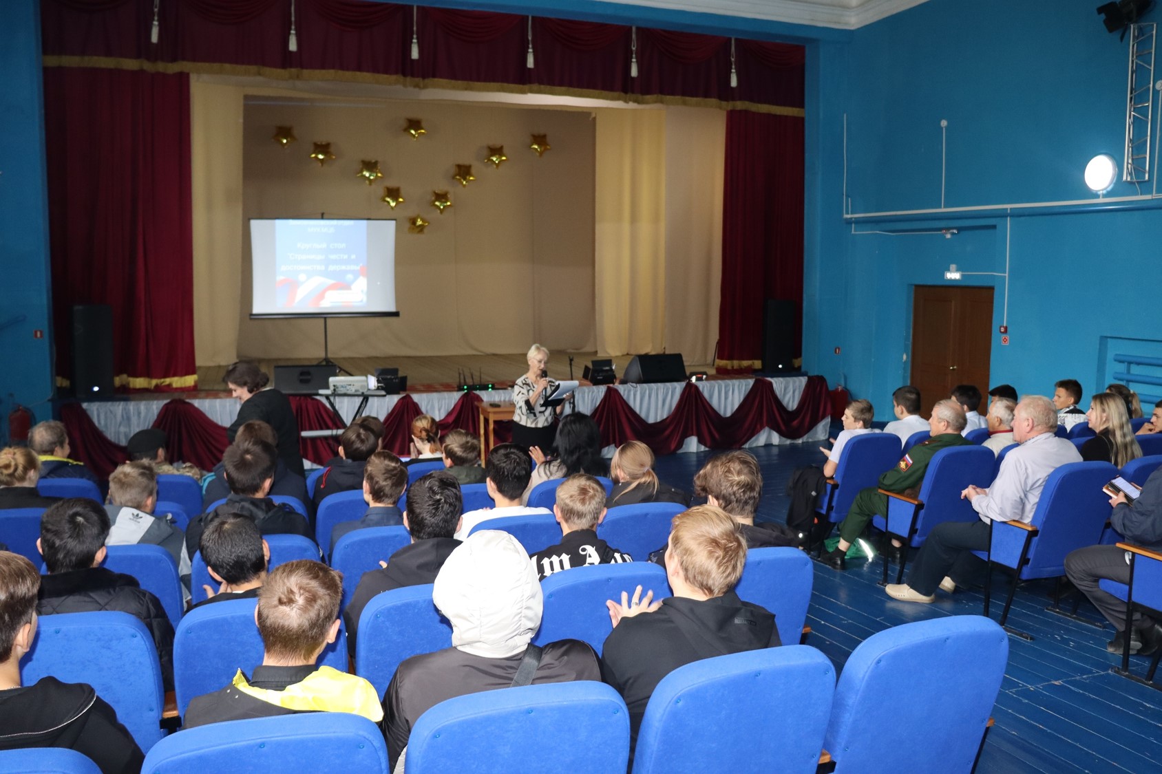 Фото 3. 11.10.203 Круглый стол Страницы чести и достоинства державы в Зимовниковском отделе