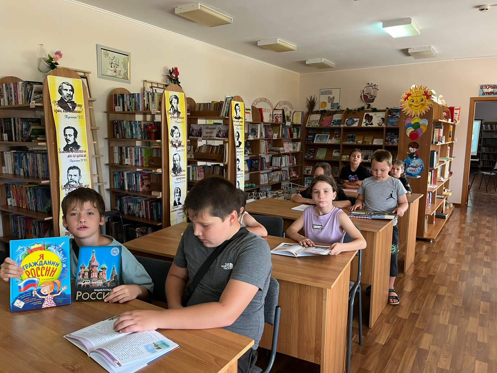 Фото. 11.06.2024 Познавательный час С чего начинается Родина в Гашунском отделе