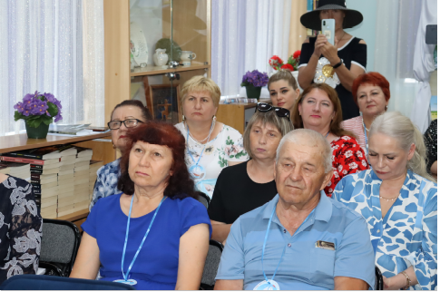 Фото 6. 09.08.2024 VIII Межрайонный поэтический фестиваль На литературной волне. ЦБ
